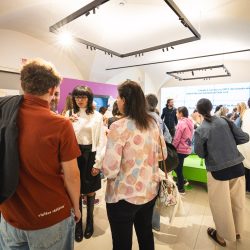 Visitatori alla mostra "Una splenderrima collaborazione"